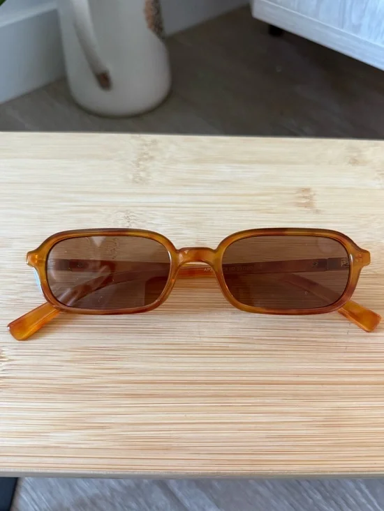 Set of Two - Classic Rectangular Sunglasses - Black and Amber Tortoise Shell - Picture 5 of 5